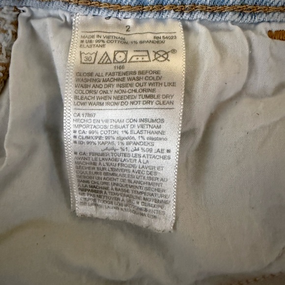 Women’s Old Navy Boyfriend Distressed Light Blue Denim Shorts Size 2 - Picture 4 of 4